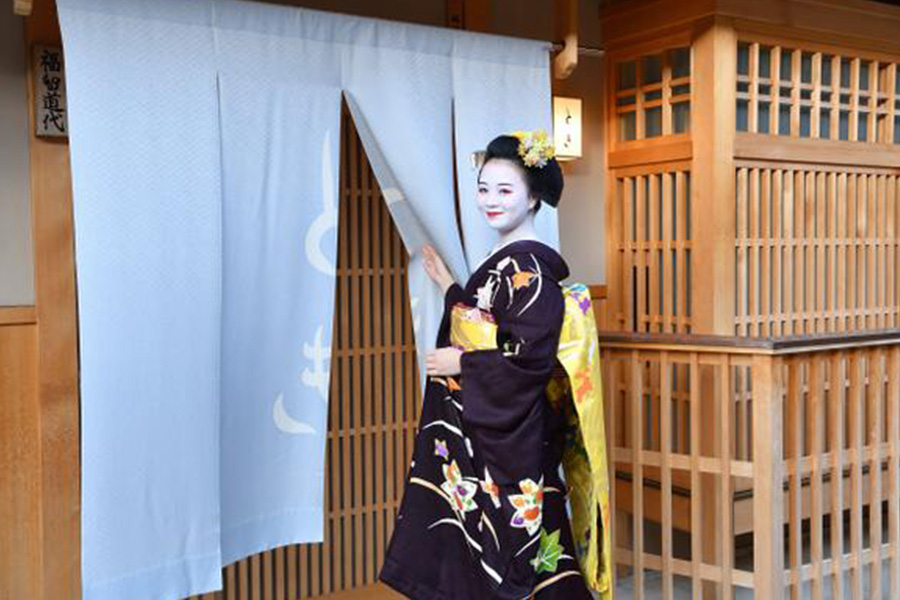 [13:15 Meet-up] Meet a Maiko or Geiko! Authentic Gion, Kyoto Experience Tour Image