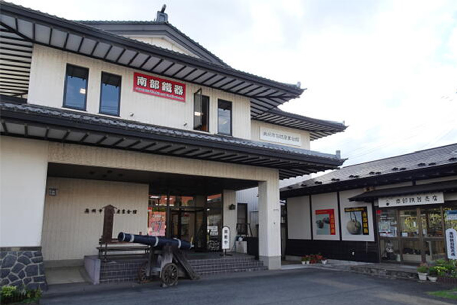 1-Day Iwate Tour: Chuson-ji Temple & Nambu Ironware Traditional Craft Image